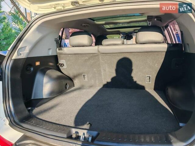 Белый Киа Sportage, объемом двигателя 0 л и пробегом 195 тыс. км за 15300 $, фото 50 на Automoto.ua