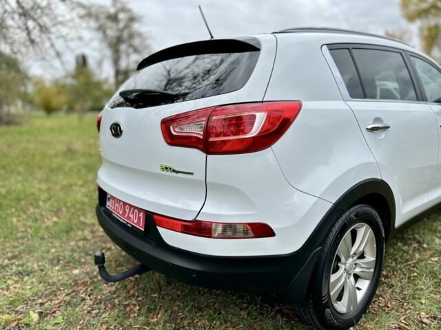 Белый Киа Sportage, объемом двигателя 1.7 л и пробегом 195 тыс. км за 12999 $, фото 7 на Automoto.ua