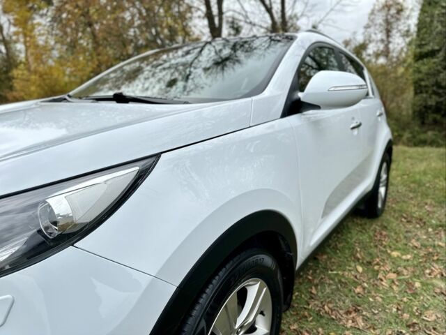 Белый Киа Sportage, объемом двигателя 1.7 л и пробегом 195 тыс. км за 12999 $, фото 3 на Automoto.ua