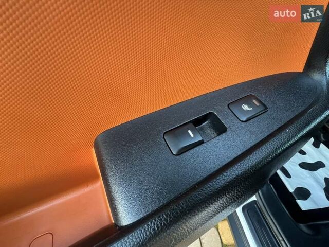 Білий Кіа Sportage, об'ємом двигуна 2 л та пробігом 223 тис. км за 14950 $, фото 103 на Automoto.ua