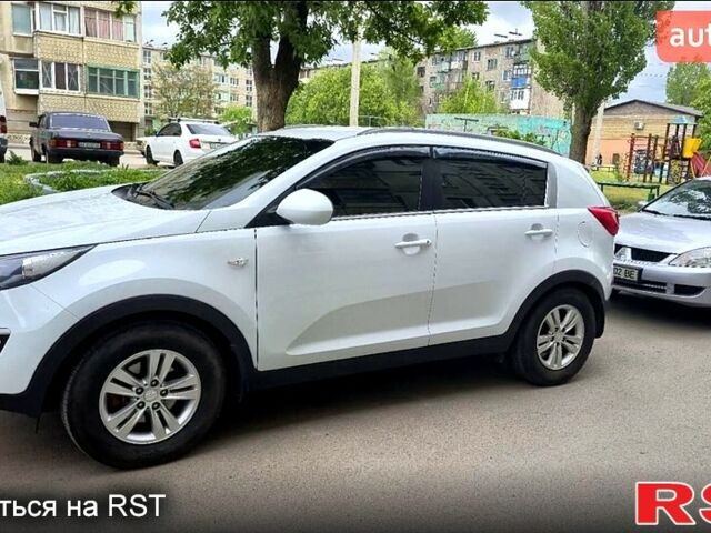Киа Sportage 2013 в Харькове на Automoto.ua Белый Киа Sportage, объемом двигателя 1.7 л и пробегом 190 тыс. км за 12500 $, фото 1 на Automoto.ua
