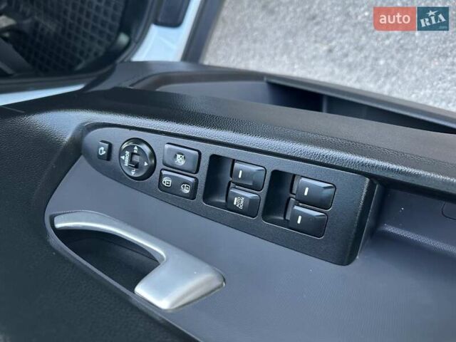 Белый Киа Sportage, объемом двигателя 2 л и пробегом 157 тыс. км за 13800 $, фото 9 на Automoto.ua