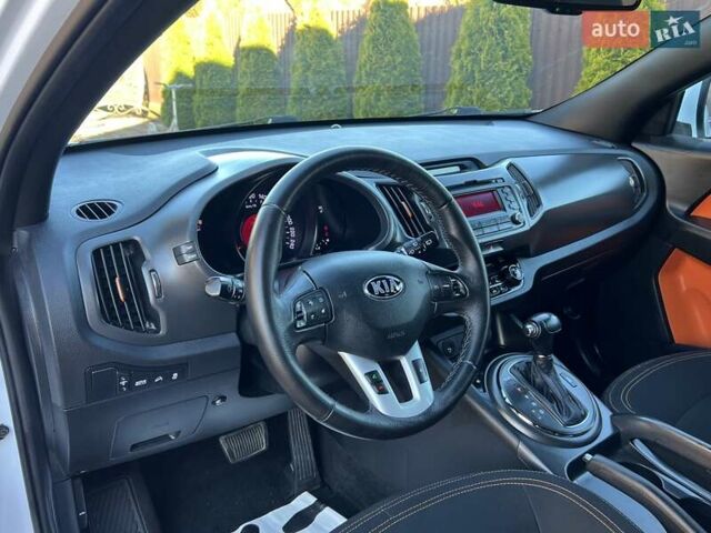 Білий Кіа Sportage, об'ємом двигуна 2 л та пробігом 223 тис. км за 14950 $, фото 72 на Automoto.ua