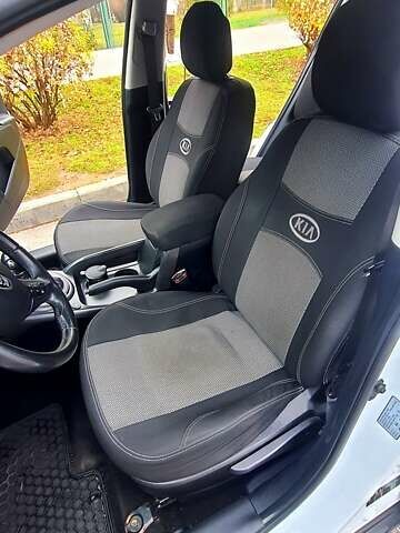 Білий Кіа Sportage, об'ємом двигуна 2 л та пробігом 102 тис. км за 14700 $, фото 18 на Automoto.ua
