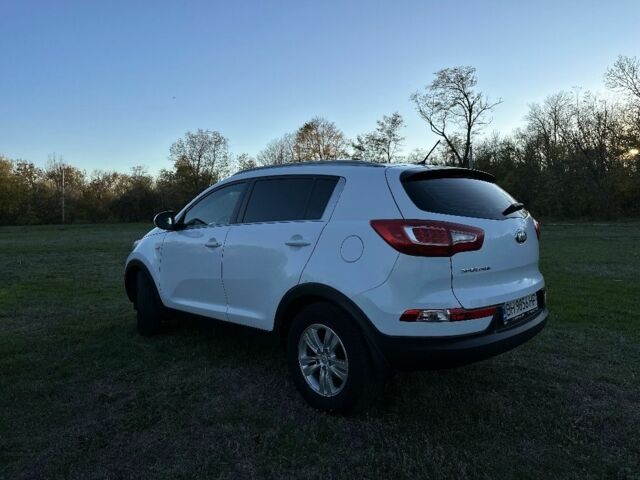 Білий Кіа Sportage, об'ємом двигуна 1.7 л та пробігом 223 тис. км за 12500 $, фото 2 на Automoto.ua