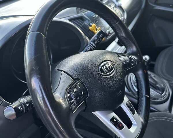 Білий Кіа Sportage, об'ємом двигуна 2 л та пробігом 156 тис. км за 13700 $, фото 20 на Automoto.ua