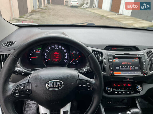 Білий Кіа Sportage, об'ємом двигуна 2 л та пробігом 234 тис. км за 13950 $, фото 14 на Automoto.ua