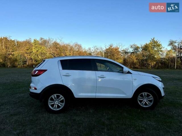 Белый Киа Sportage, объемом двигателя 1.69 л и пробегом 222 тыс. км за 12000 $, фото 16 на Automoto.ua