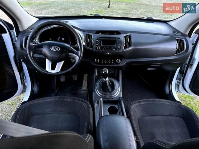 Белый Киа Sportage, объемом двигателя 1.69 л и пробегом 222 тыс. км за 12000 $, фото 6 на Automoto.ua