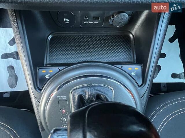 Білий Кіа Sportage, об'ємом двигуна 2 л та пробігом 223 тис. км за 14950 $, фото 87 на Automoto.ua