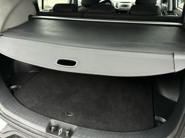 Білий Кіа Sportage, об'ємом двигуна 2 л та пробігом 121 тис. км за 12300 $, фото 23 на Automoto.ua