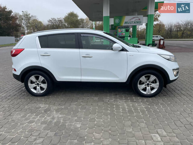 Білий Кіа Sportage, об'ємом двигуна 2 л та пробігом 234 тис. км за 13950 $, фото 3 на Automoto.ua