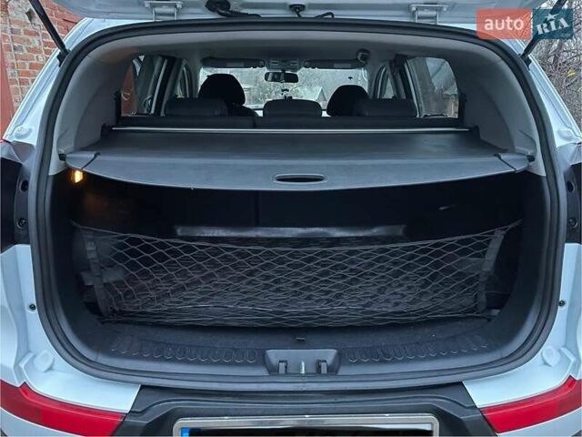 Белый Киа Sportage, объемом двигателя 1.69 л и пробегом 168 тыс. км за 12000 $, фото 8 на Automoto.ua
