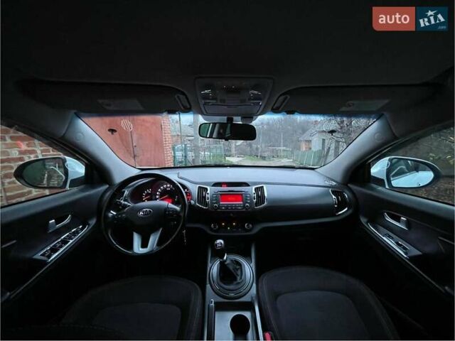 Белый Киа Sportage, объемом двигателя 1.69 л и пробегом 168 тыс. км за 12000 $, фото 2 на Automoto.ua