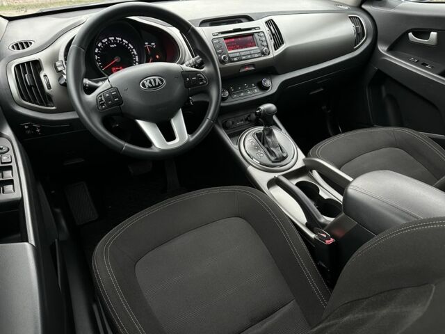 Білий Кіа Sportage, об'ємом двигуна 2 л та пробігом 121 тис. км за 12300 $, фото 12 на Automoto.ua
