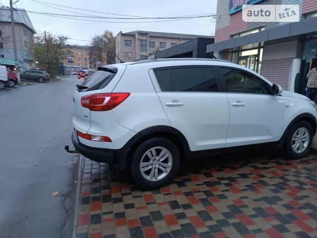 Белый Киа Sportage, объемом двигателя 1.69 л и пробегом 178 тыс. км за 12000 $, фото 12 на Automoto.ua