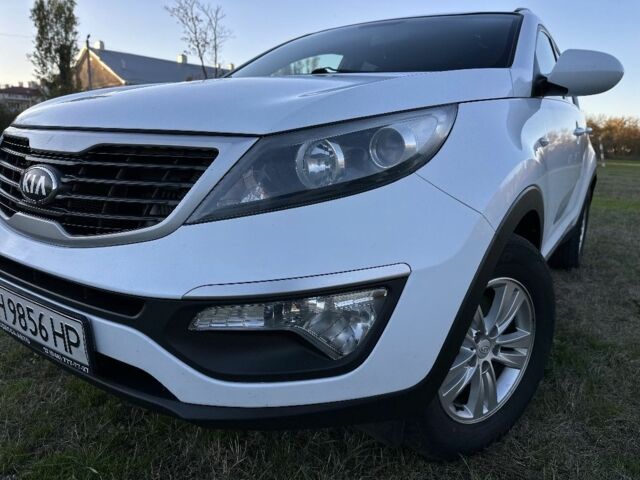 Білий Кіа Sportage, об'ємом двигуна 1.7 л та пробігом 223 тис. км за 12500 $, фото 7 на Automoto.ua