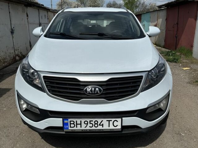 Белый Киа Sportage, объемом двигателя 2 л и пробегом 170 тыс. км за 10500 $, фото 2 на Automoto.ua