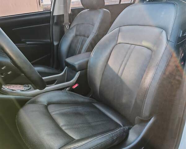 Белый Киа Sportage, объемом двигателя 0 л и пробегом 195 тыс. км за 15300 $, фото 12 на Automoto.ua
