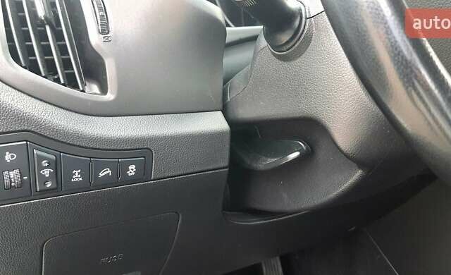 Білий Кіа Sportage, об'ємом двигуна 2 л та пробігом 102 тис. км за 14700 $, фото 25 на Automoto.ua