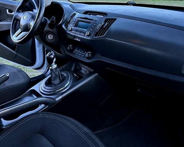 Белый Киа Sportage, объемом двигателя 1.69 л и пробегом 222 тыс. км за 12000 $, фото 1 на Automoto.ua