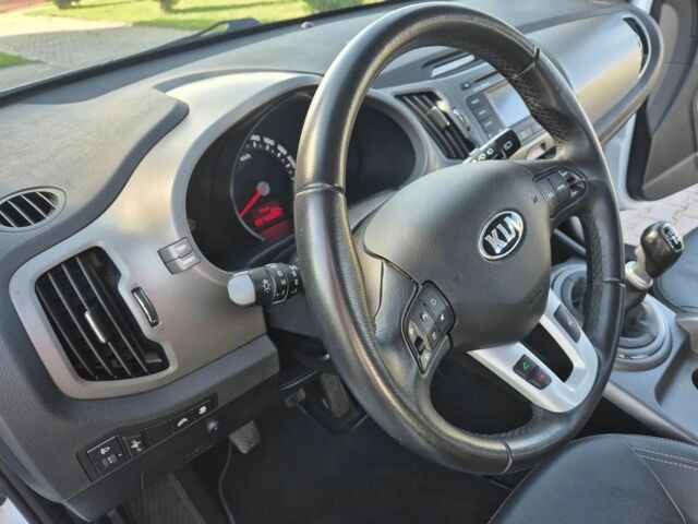 Белый Киа Sportage, объемом двигателя 2 л и пробегом 112 тыс. км за 8900 $, фото 11 на Automoto.ua