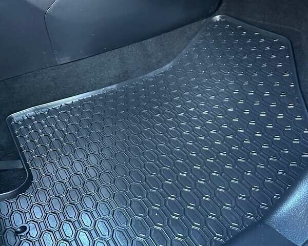 Білий Кіа Sportage, об'ємом двигуна 1.59 л та пробігом 219 тис. км за 12900 $, фото 101 на Automoto.ua