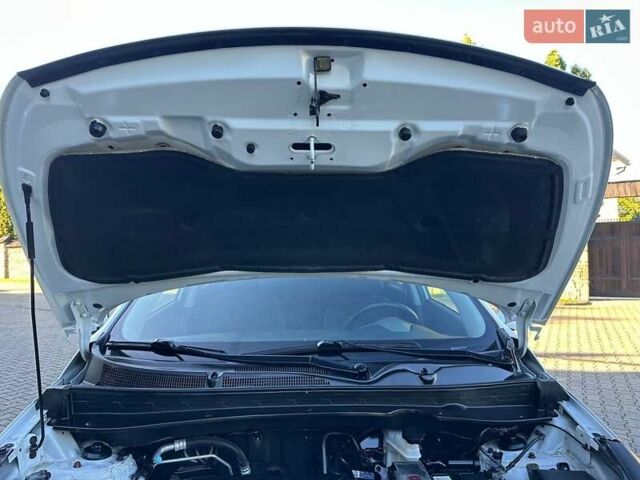 Білий Кіа Sportage, об'ємом двигуна 1.59 л та пробігом 219 тис. км за 12900 $, фото 402 на Automoto.ua