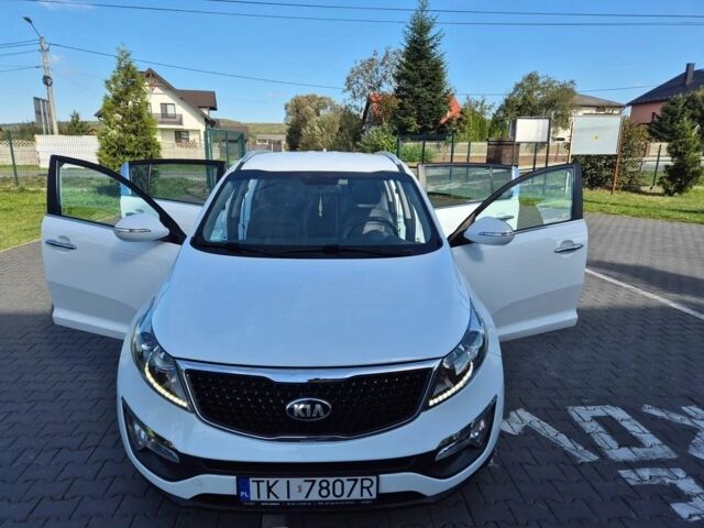 Белый Киа Sportage, объемом двигателя 2 л и пробегом 112 тыс. км за 8900 $, фото 1 на Automoto.ua