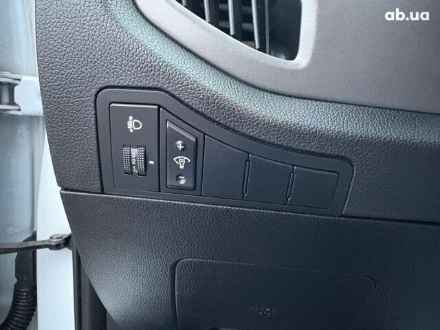 Белый Киа Sportage, объемом двигателя 2 л и пробегом 127 тыс. км за 14690 $, фото 19 на Automoto.ua