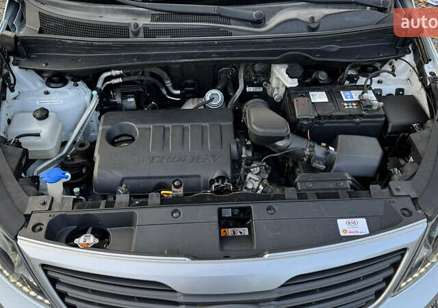 Белый Киа Sportage, объемом двигателя 1.7 л и пробегом 219 тыс. км за 12999 $, фото 24 на Automoto.ua