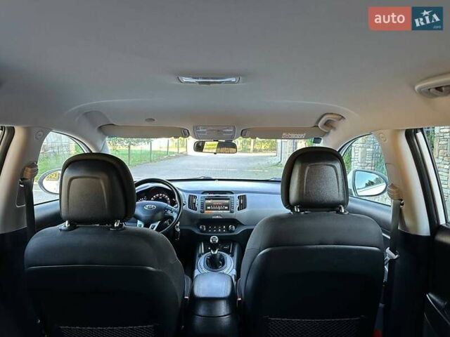 Білий Кіа Sportage, об'ємом двигуна 1.59 л та пробігом 219 тис. км за 12900 $, фото 184 на Automoto.ua