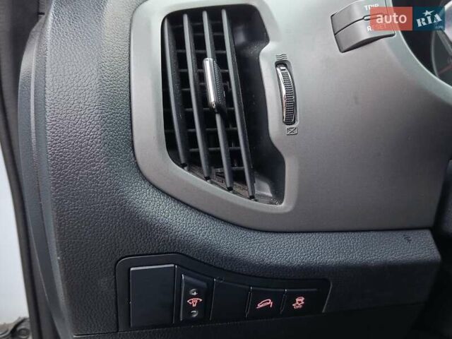Білий Кіа Sportage, об'ємом двигуна 1.69 л та пробігом 230 тис. км за 14440 $, фото 55 на Automoto.ua