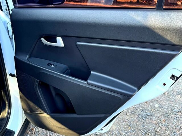 Белый Киа Sportage, объемом двигателя 1.7 л и пробегом 95 тыс. км за 13800 $, фото 11 на Automoto.ua