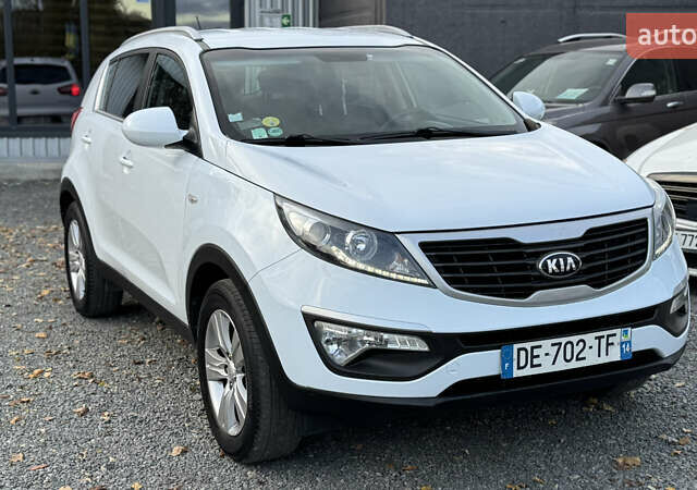 Белый Киа Sportage, объемом двигателя 1.7 л и пробегом 219 тыс. км за 12999 $, фото 1 на Automoto.ua