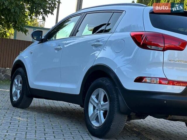 Білий Кіа Sportage, об'ємом двигуна 1.59 л та пробігом 219 тис. км за 12900 $, фото 507 на Automoto.ua