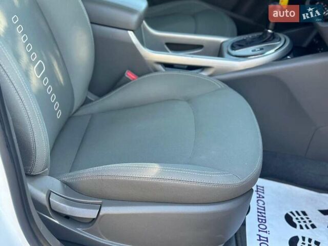 Белый Киа Sportage, объемом двигателя 2.36 л и пробегом 230 тыс. км за 11450 $, фото 23 на Automoto.ua