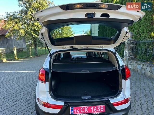Білий Кіа Sportage, об'ємом двигуна 1.59 л та пробігом 219 тис. км за 12900 $, фото 112 на Automoto.ua