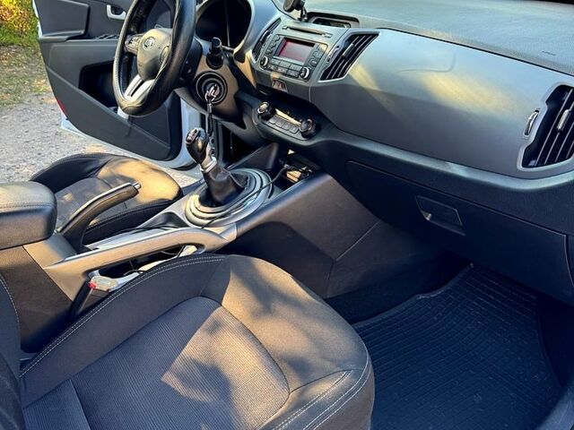 Белый Киа Sportage, объемом двигателя 1.7 л и пробегом 95 тыс. км за 13800 $, фото 9 на Automoto.ua