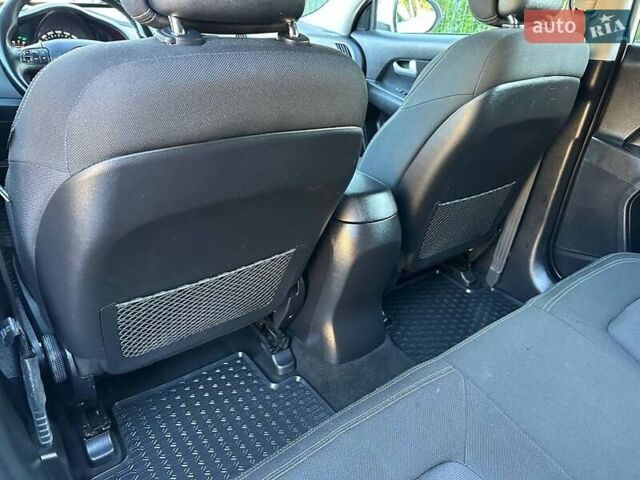 Білий Кіа Sportage, об'ємом двигуна 1.59 л та пробігом 219 тис. км за 12900 $, фото 47 на Automoto.ua