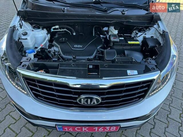 Білий Кіа Sportage, об'ємом двигуна 1.59 л та пробігом 219 тис. км за 12900 $, фото 279 на Automoto.ua