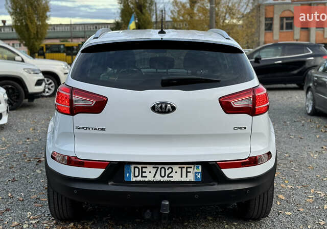 Белый Киа Sportage, объемом двигателя 1.7 л и пробегом 219 тыс. км за 12999 $, фото 7 на Automoto.ua