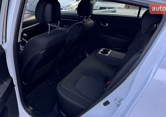 Белый Киа Sportage, объемом двигателя 1.7 л и пробегом 219 тыс. км за 12999 $, фото 12 на Automoto.ua