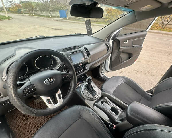 Белый Киа Sportage, объемом двигателя 2 л и пробегом 216 тыс. км за 15750 $, фото 9 на Automoto.ua