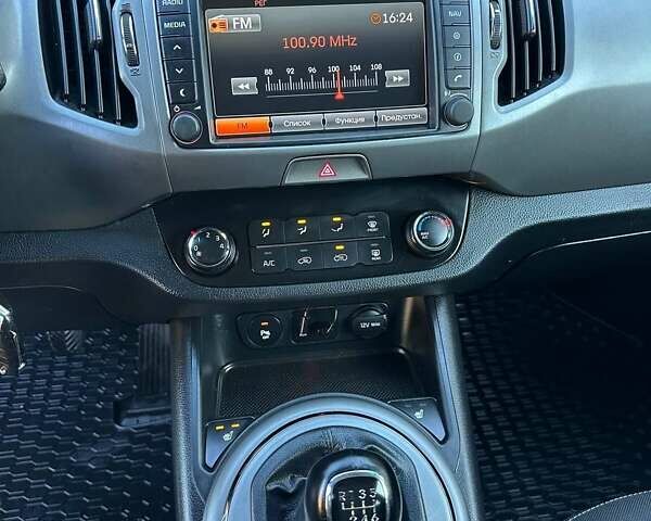 Білий Кіа Sportage, об'ємом двигуна 1.59 л та пробігом 219 тис. км за 12900 $, фото 201 на Automoto.ua