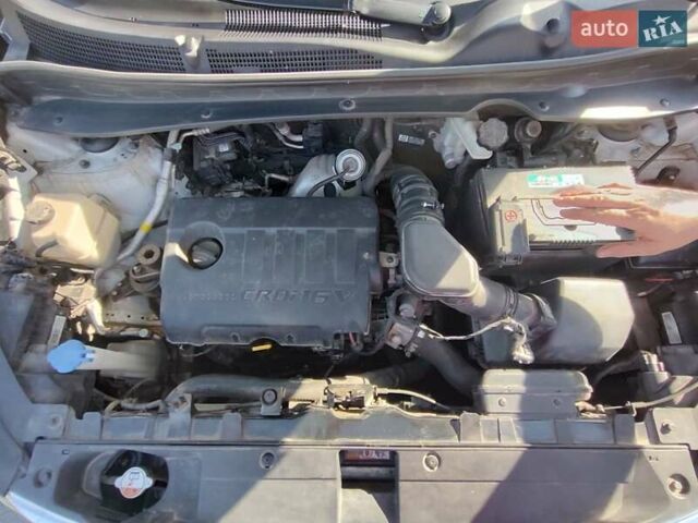 Белый Киа Sportage, объемом двигателя 1.7 л и пробегом 243 тыс. км за 13200 $, фото 35 на Automoto.ua