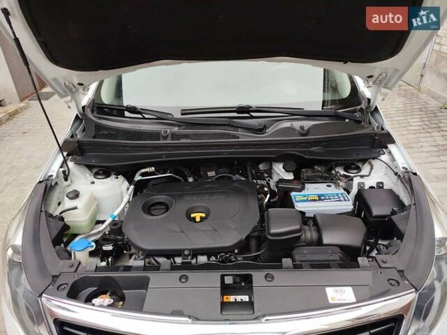 Белый Киа Sportage, объемом двигателя 2 л и пробегом 194 тыс. км за 11900 $, фото 8 на Automoto.ua