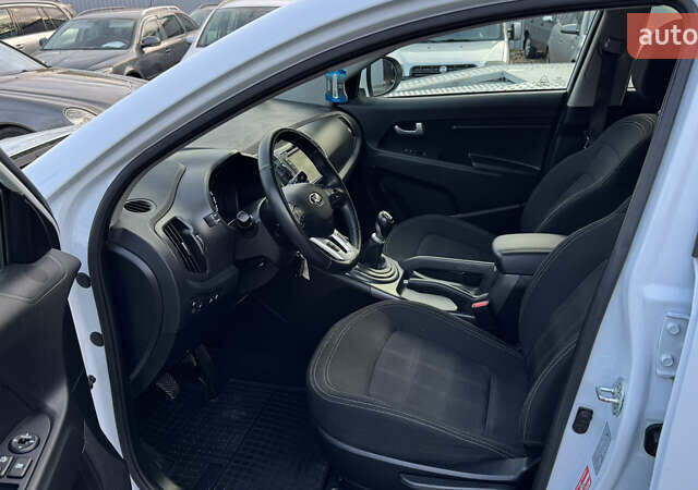 Белый Киа Sportage, объемом двигателя 1.7 л и пробегом 219 тыс. км за 12999 $, фото 17 на Automoto.ua