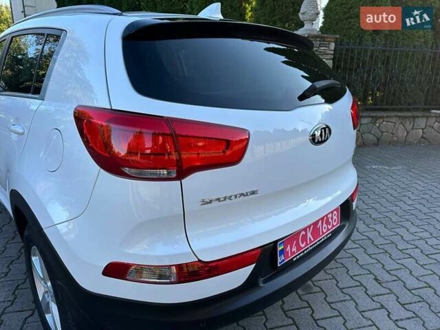 Білий Кіа Sportage, об'ємом двигуна 1.59 л та пробігом 219 тис. км за 12900 $, фото 513 на Automoto.ua
