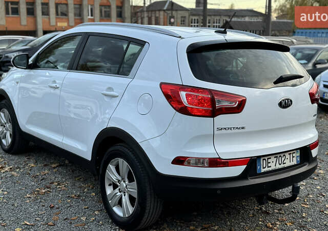 Белый Киа Sportage, объемом двигателя 1.7 л и пробегом 219 тыс. км за 12999 $, фото 6 на Automoto.ua